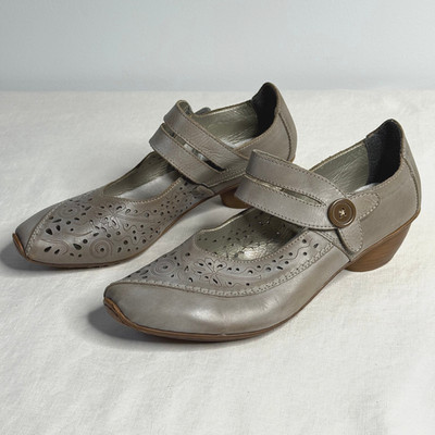 EUC Rieker Mirjam Mary Jane Shoes Gray Leather Perforated Comfort Heel 38 retro
