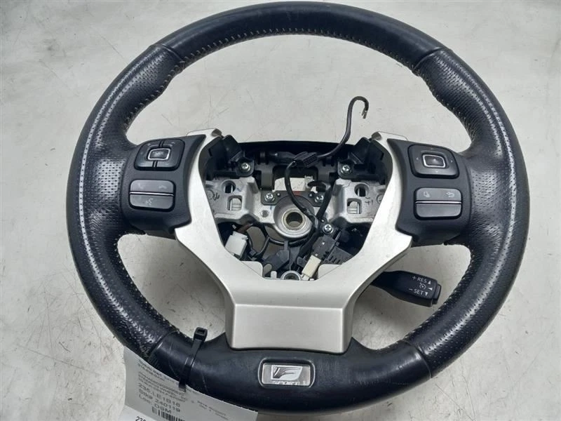 Lexus RC200T 2016 F-Sport volante  Foto 2 de 4