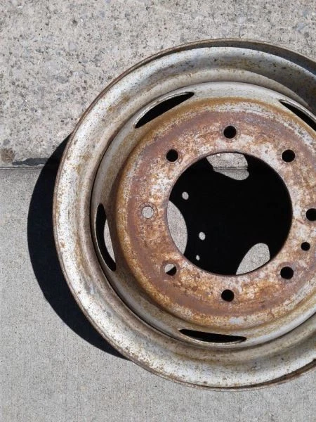 Llanta Ford F-450 Super Duty 2004 Foto 3 de 3