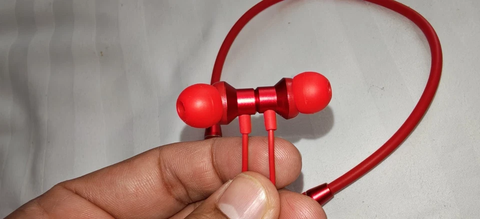 Lenovo TAB2_10.1 Tablet + FREE Lenovo Wireless B/T Neckband Headphones 🎁 Bundle, photo 3 of 5