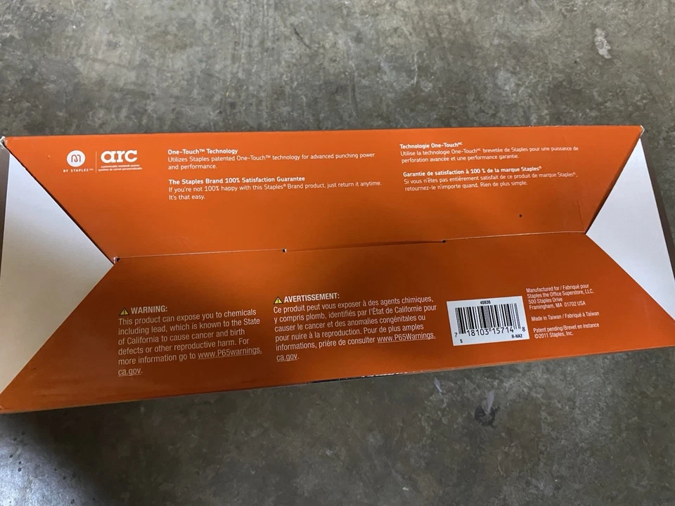 Punzón de papel de escritorio Staples Arc, capacidad de 8 hojas y 11 orificios, negro y gris NUEVO Foto 3 de 4