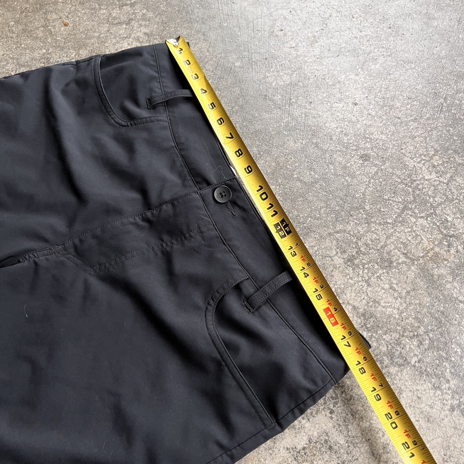 Oakley Regular Fit Solid Black Athletic Shorts Me… - image 5