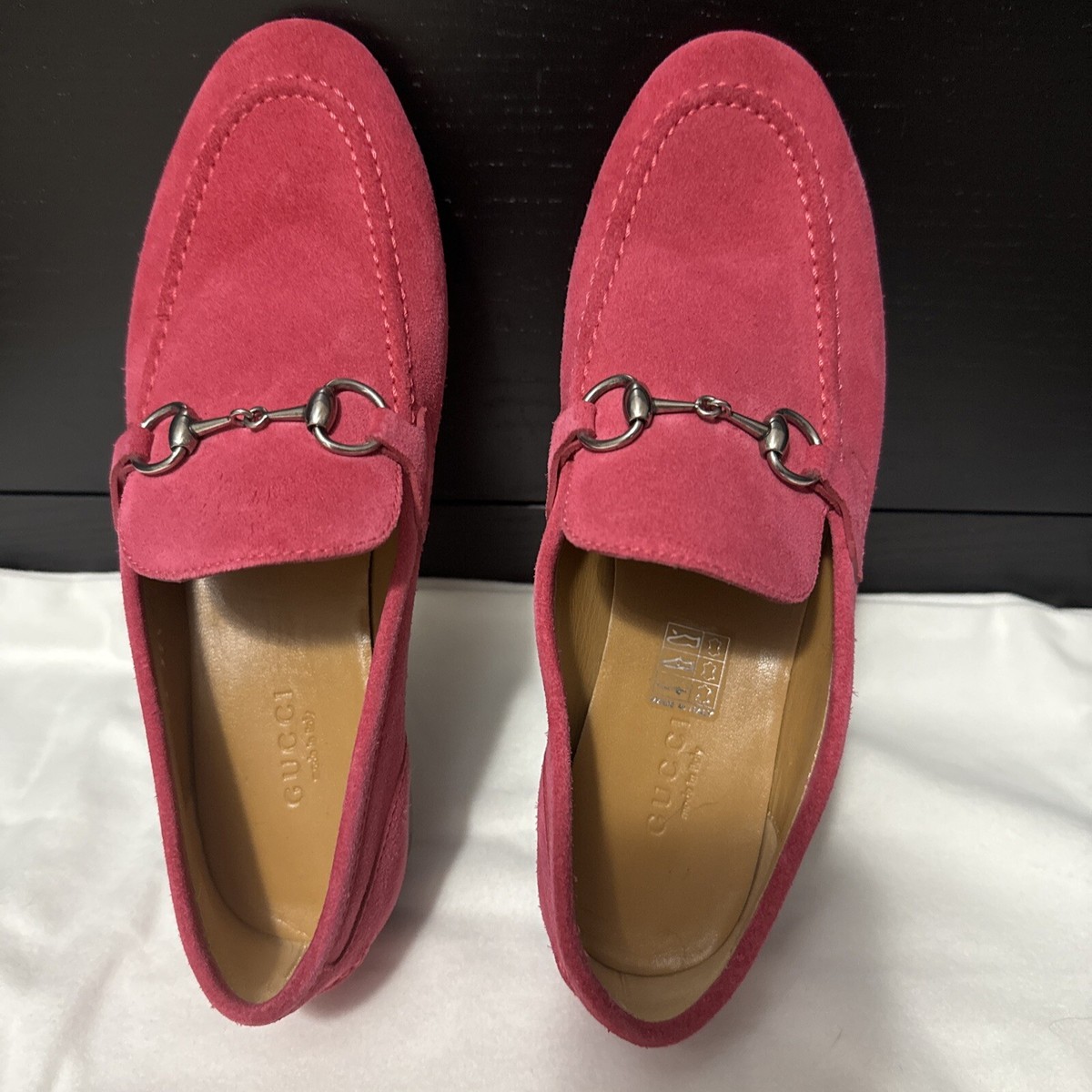 gucci jordaan 35.5 - 36 loafers flats shoes hot pink velvet Silver