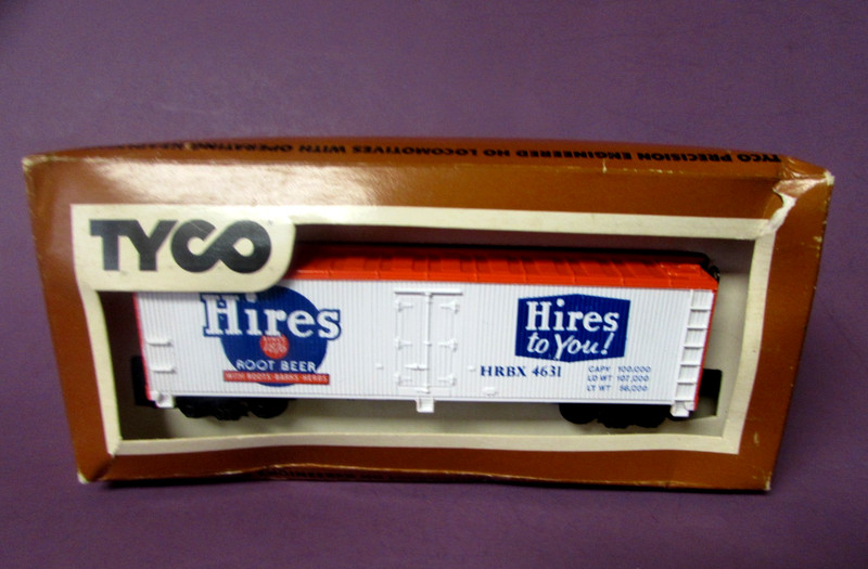 TYCO - HO  SCALE  HIRES  ROOT BEER  BOX  CAR  MODEL  HRBX  4631 -  NEW