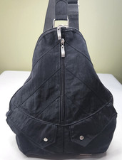 Zaino Baggallini Traverse convertibile a tracolla nero nylon forma triangolo