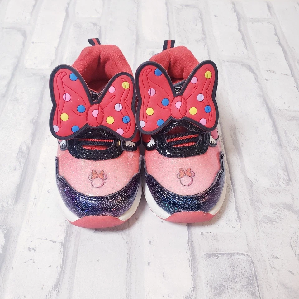 Tenis iluminados Disney Minnie Mouse para niñas Foto 2 de 4