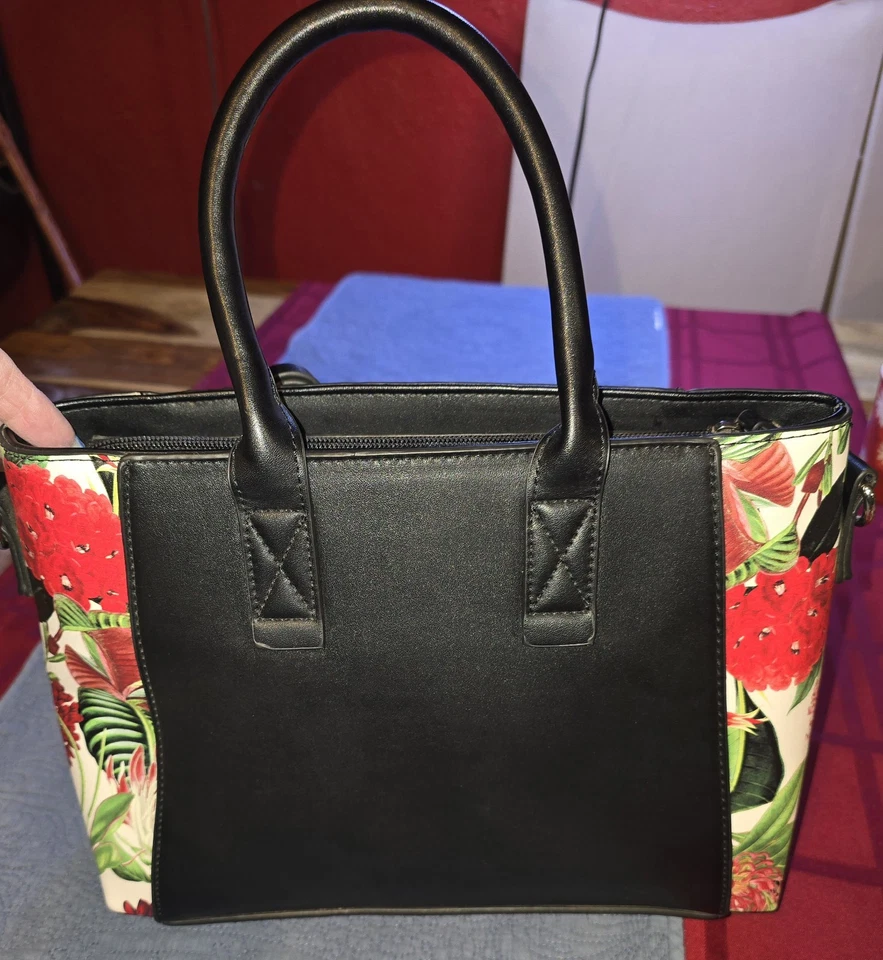 Precioso Bolso Bandolera Christian Lacroix Negro y Floral Doble Asa NUEVO SIN ETIQUETAS NUEVO Foto 2 de 4