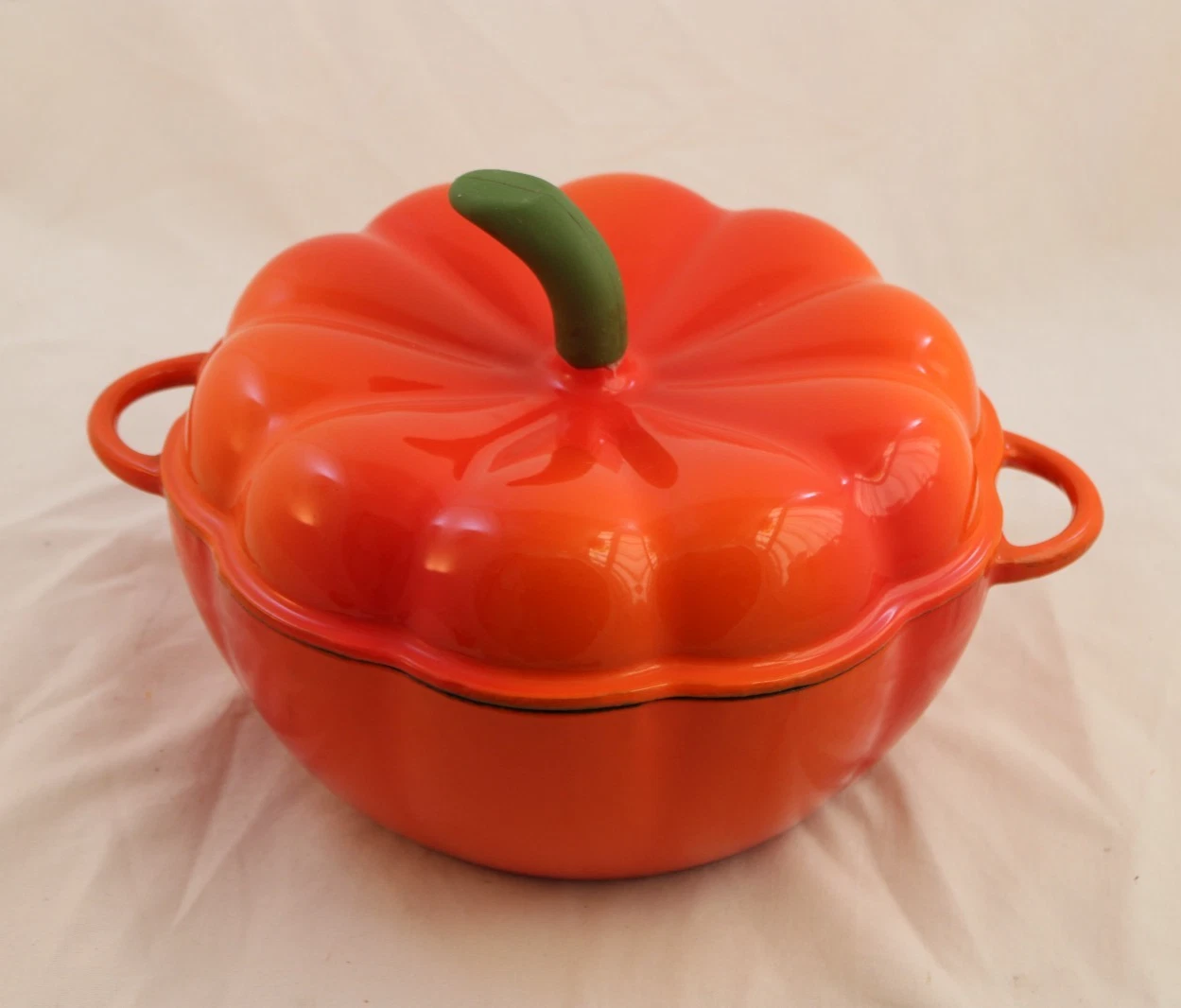 Technique Pumpkin Cast Iron Dutch Oven 3 Qt Orange Enamel w/ Insulated Handle