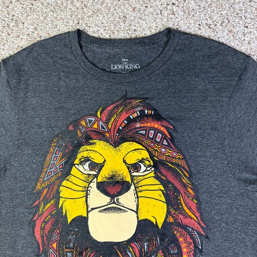 Camicia Disney Re Leone Uomo Grande Grigio Giallo Manica Corta Mufasa Simba Film - Foto 3 di 9