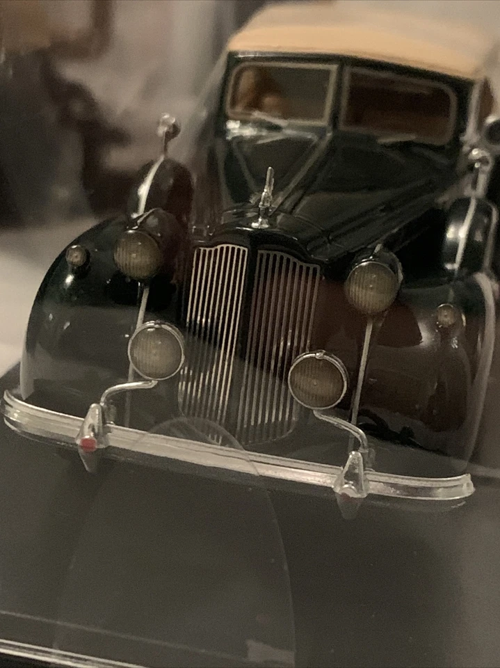 1938 PACKARD TWELVE CONVERTIBLE VICTORIA 1/43 CAR BY AUTOMODELLO LIMITED ED 146 - Image 2 of 4