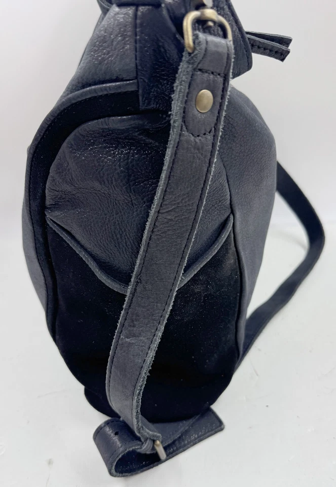 Bolsa de mão Liebeskind Berlin feminina preta destacável ajustável tiracolo - Imagem 3 de 4