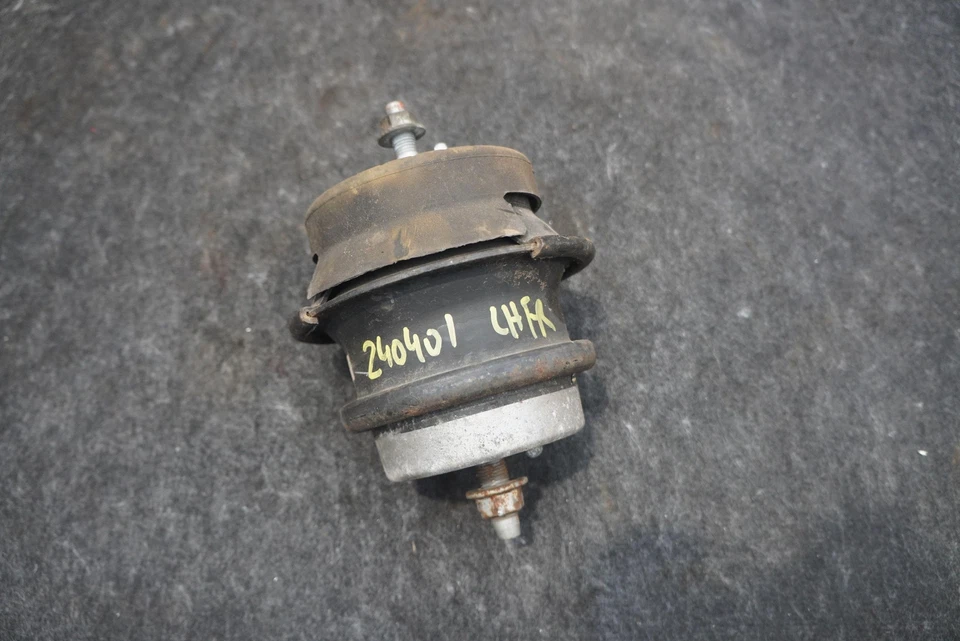 Aislador de montaje del motor delantero 11220JF00D OEM Nissan GT-R 2010 Foto 3 de 4