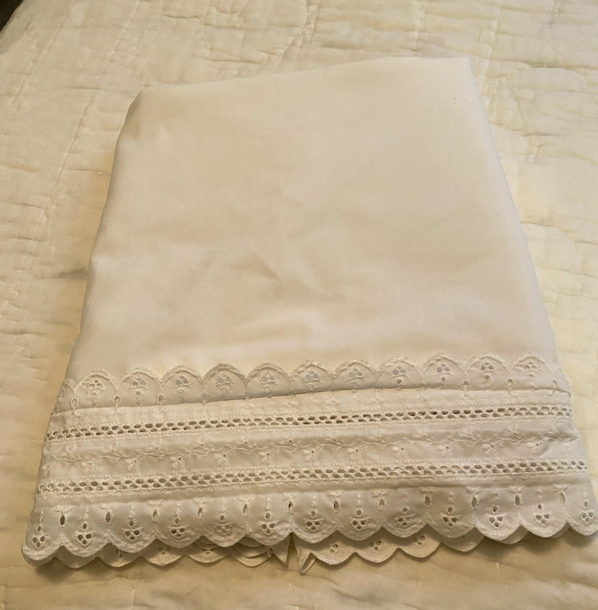 VTG 90's WAMSUTTA WHITE SUPER CALE W/ WIDE EYELET BORDER SHEET & PC'S SZ QUEEN