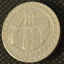 Menai bridge. one pound coin from 2005 colour light gold. Condition good.