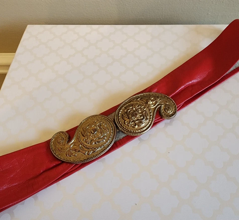 Red Women's Vintage Leather Belt M-L Sized Waist Paisley Hook Buckle 1980s Waist - Image 3 of 4