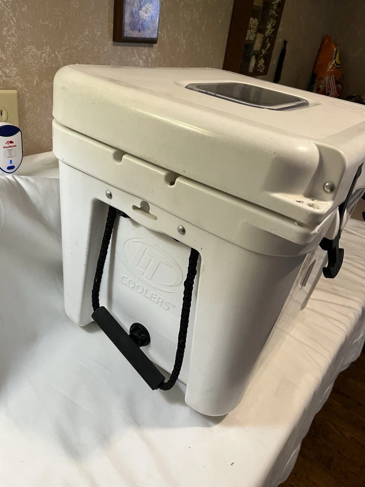 LIT Coolers  Ice Chest Heavy Duty Cooler by LIT w/Carry Handles Foto 3 de 4