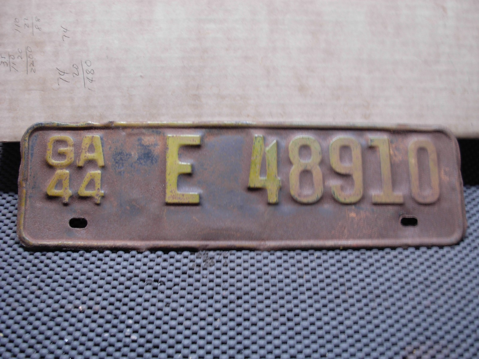 LICENSE PLATE  GEORGIA  1944  E  48910  SURFACE RUST SOLID PLATE    WW2