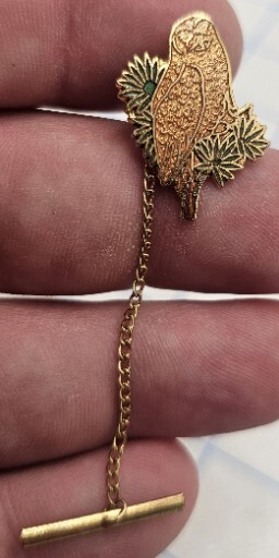 VTG Tie Tack Gold Tone Chain N Pin Owl Multicolor Bird