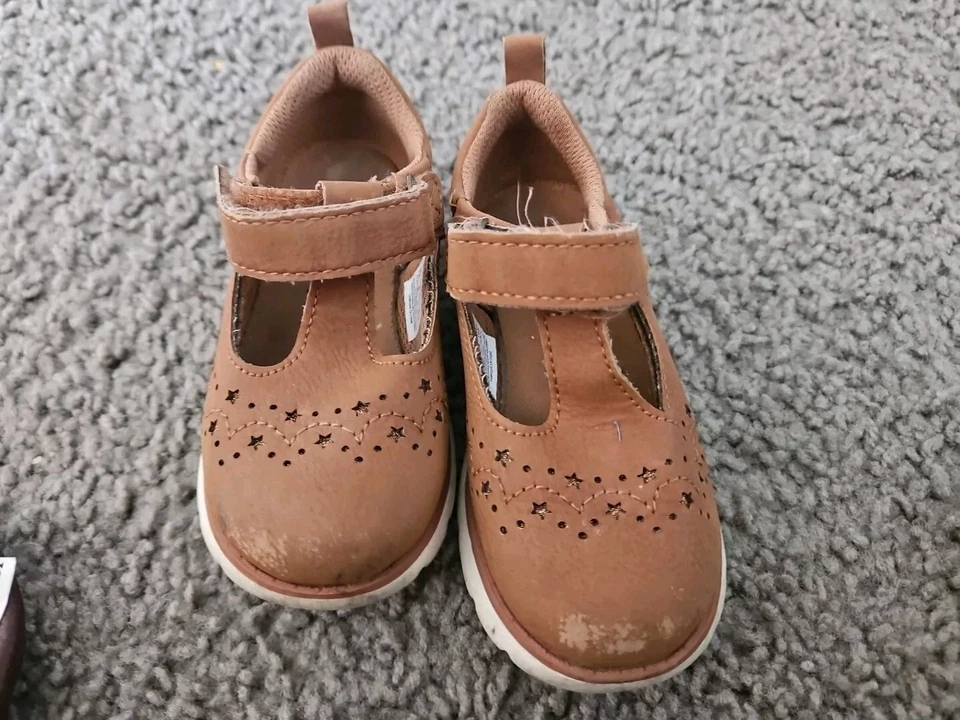 Toddler Girls Stride Rite Size 7 Shoes Plus Bonus 3 Pairs Of Various Soft Shoes - Image 2 of 4