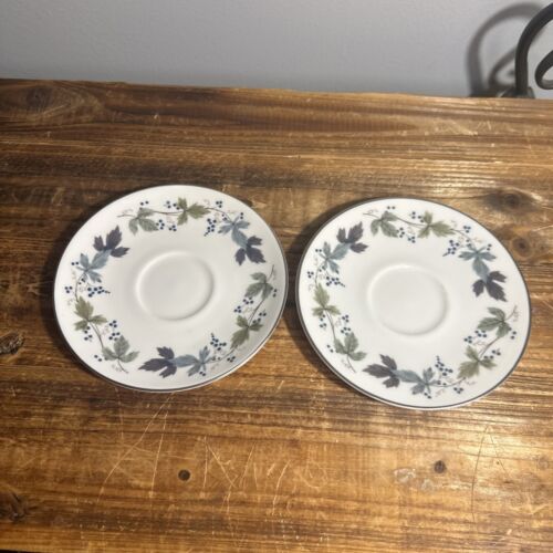 Vintage Royal Doulton "Burgund" Porzellan Kaffee Untertassen Blätter Ranken England Set 2