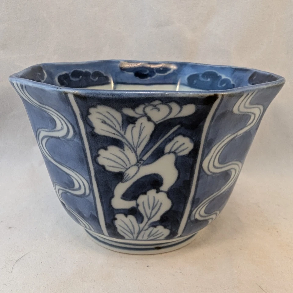 Antique Japanese Edo Arita Imari Blue & White 8-Sided Porcelain Cup Signed Ken B - Image 2 of 4