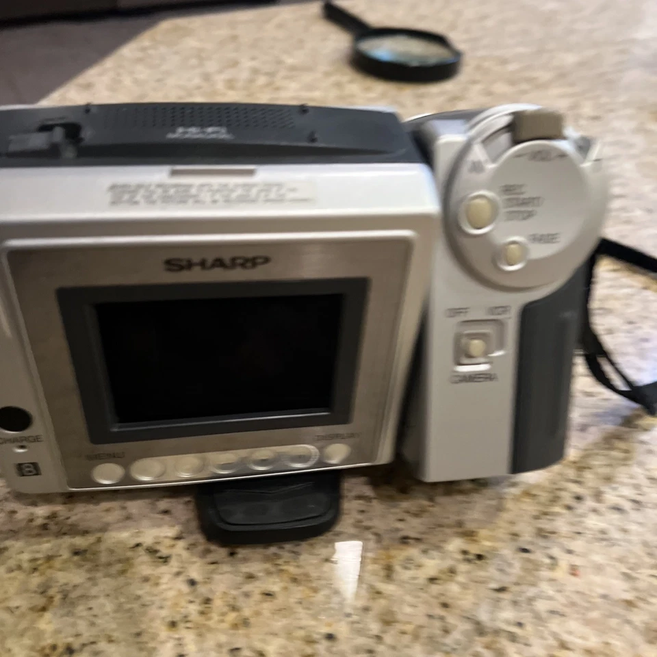 Sharp Hi 8 (VL-AH151U) Viewcam Camcorder  No Cords - Image 3 of 4