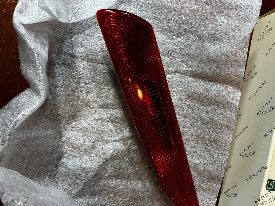 Jaguar X-Type Right Rear Passenger Side Marker Lamp 2001-2008 RED C2S1599 OEM - Image 2 of 4