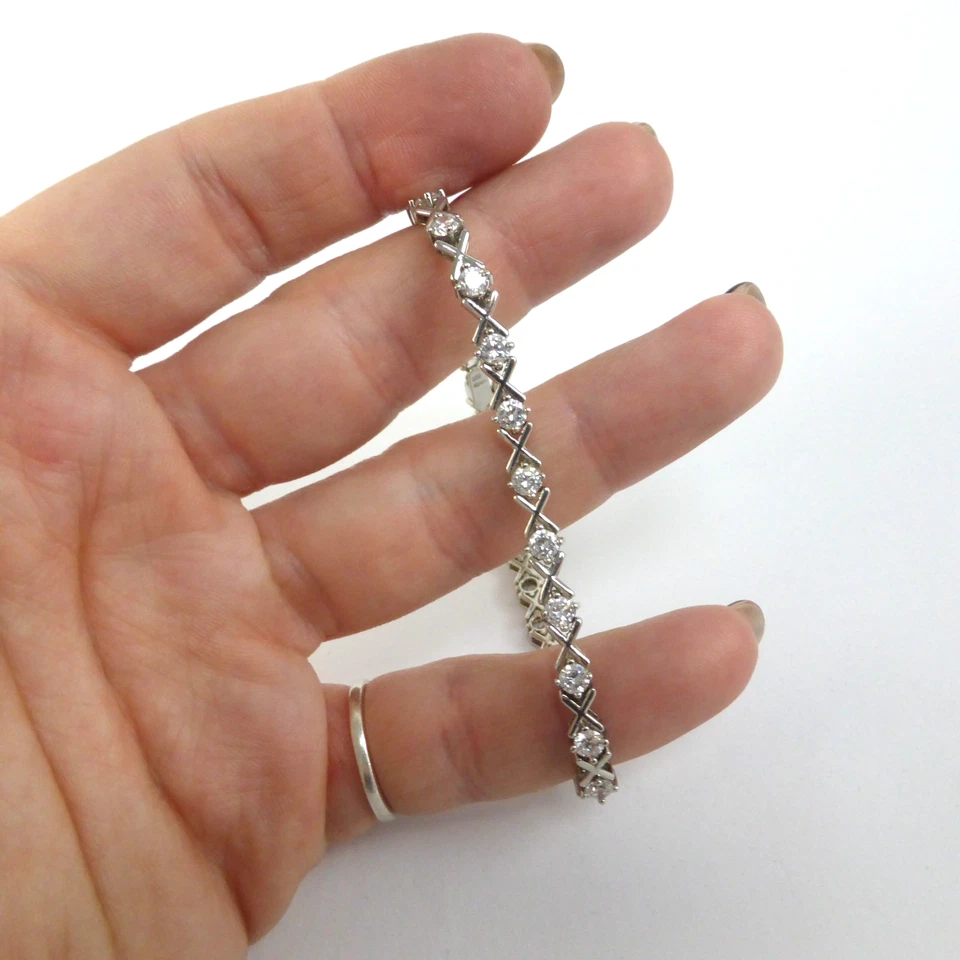 P&I 9ct 375 White Gold X and O Link Cubic Zirconia Tennis Bracelet 4mm 18.5cm - Imagem 4 de 4