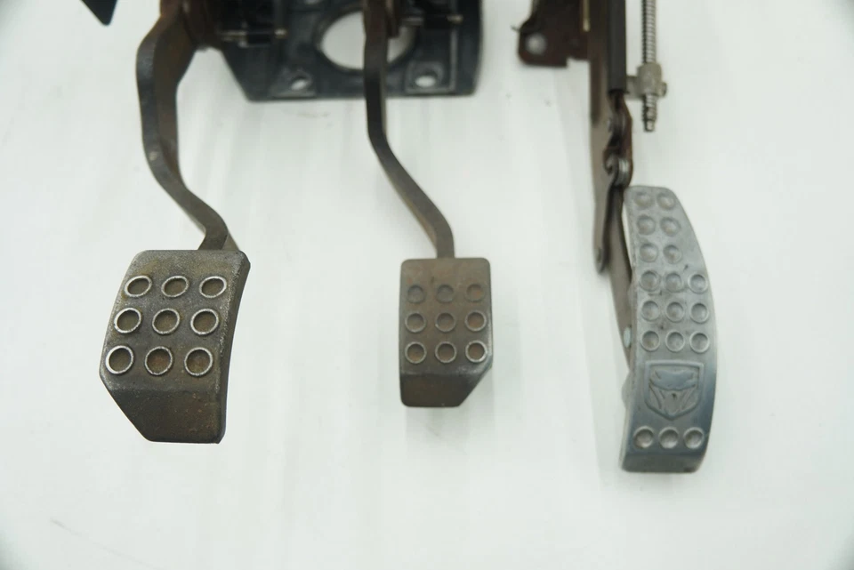 制动离合器燃气加速器踏板支架 5290890AG 道奇 Viper SRT10 2003-06 — 第 2/4 张图片