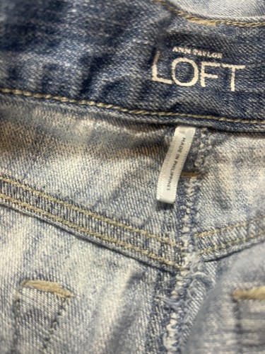 ANN TAYLOR LOFT WOMENS BLUE JEANS SHORTS DISTRESSED-LIGHT WASH RAW HEM SIZE 2/26 - Picture 5 of 5