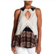 Melrose and Market Artisan Cutout Swing Lace Top Sz S