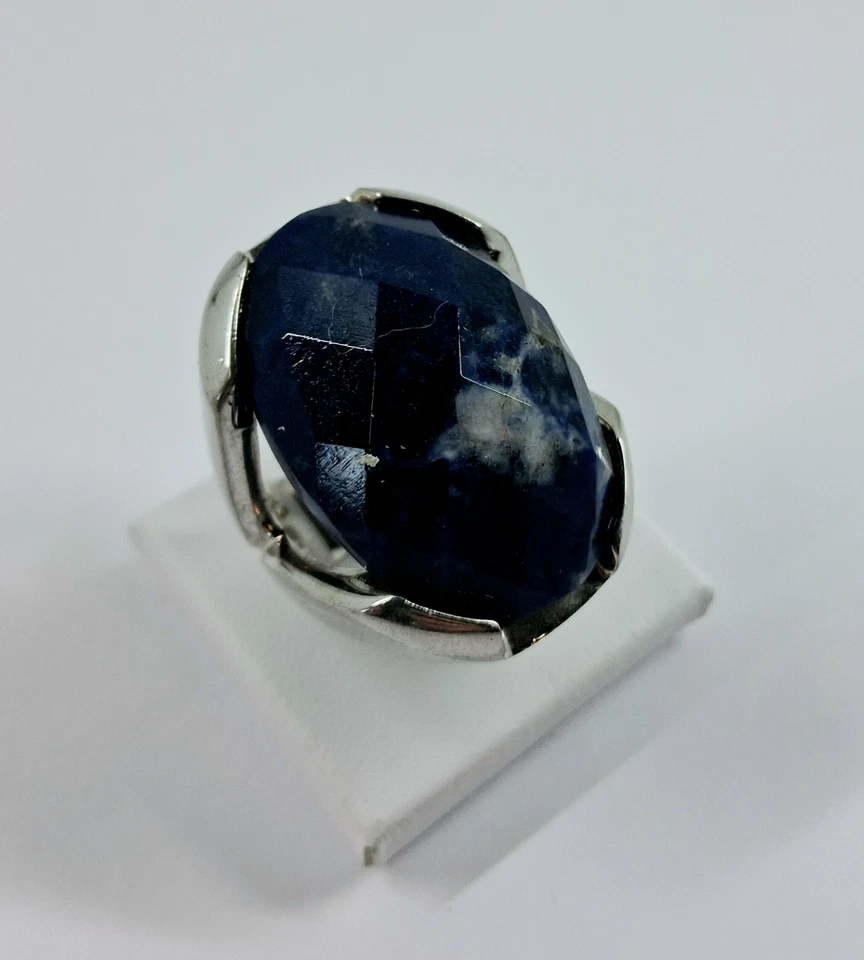 Anello in argento 925 rodiato con splendido lapislazzulo centrale sfaccettato - Immagine 2 di 4