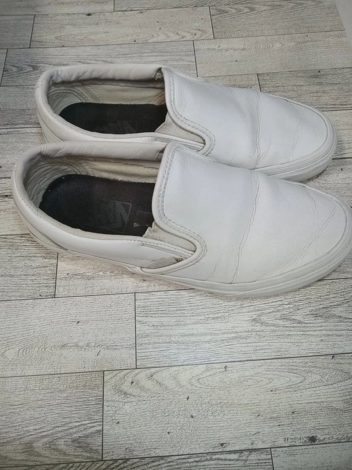 ZAPATOS VANS TOPS BAJOS CLÁSICOS DE CUERO BLANCO SIN CORDONES PARA HOMBRE 5,5 PARA MUJER 7  Foto 2 de 4
