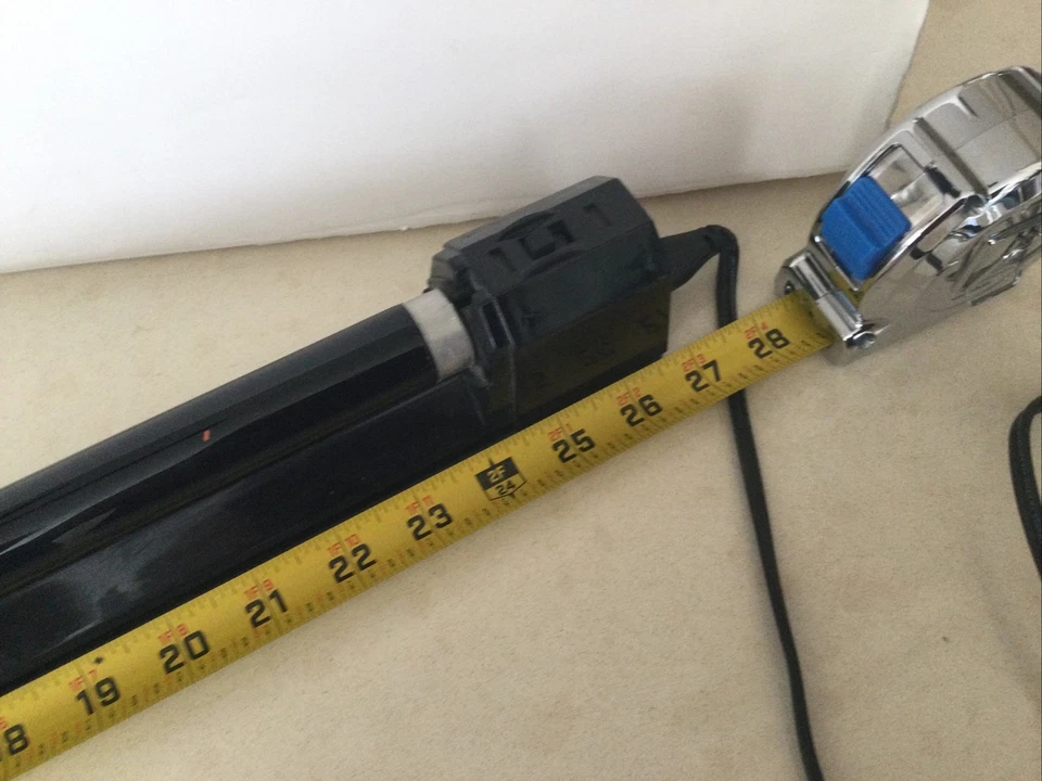 Bombilla negra fluorescente Lights Of America F17T8/BLB. Foto 4 de 4