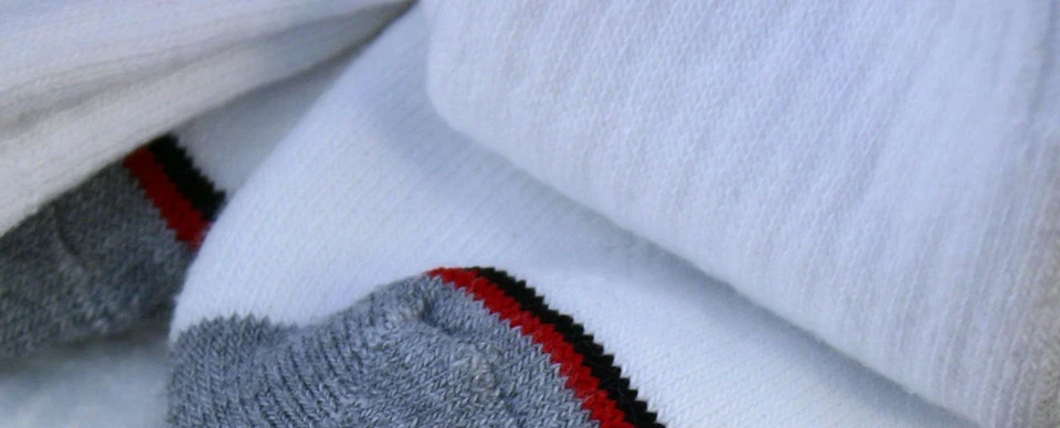 Paquete de 8 calcetines deportivos Kirkland Signature para hombre blancos ~ hechos en EE. UU. ~ Foto 3 de 4