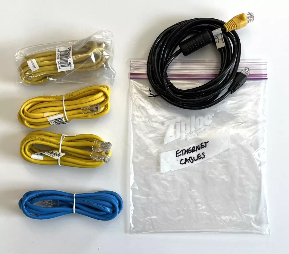Lote de cables: Ethernet, USB y Teléfono Plus Lote de filtros DSL Foto 3 de 4