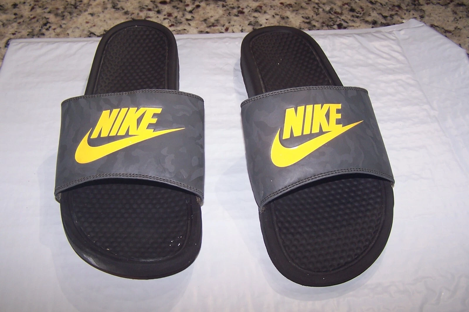 Scivoli Nike Benassi mimetici logo arancione taglia 13 uomo 343880 031