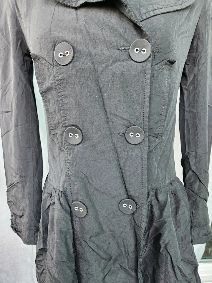 Gabardina chaqueta negra Arden B manga larga abotonada para mujer talla pequeña Foto 3 de 4