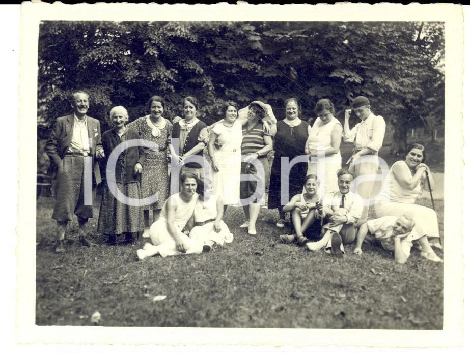 1932 MONTE PIATTO CO Gruppo di escursionisti sul prato Foto VINTAGE 11x8 cm