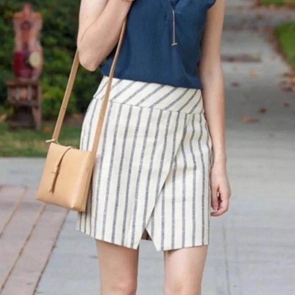 J.Crew Linen Striped Wrap Mini Skirt Women’s 00 Blue White Asymmetrical Summer
Opens in a new window