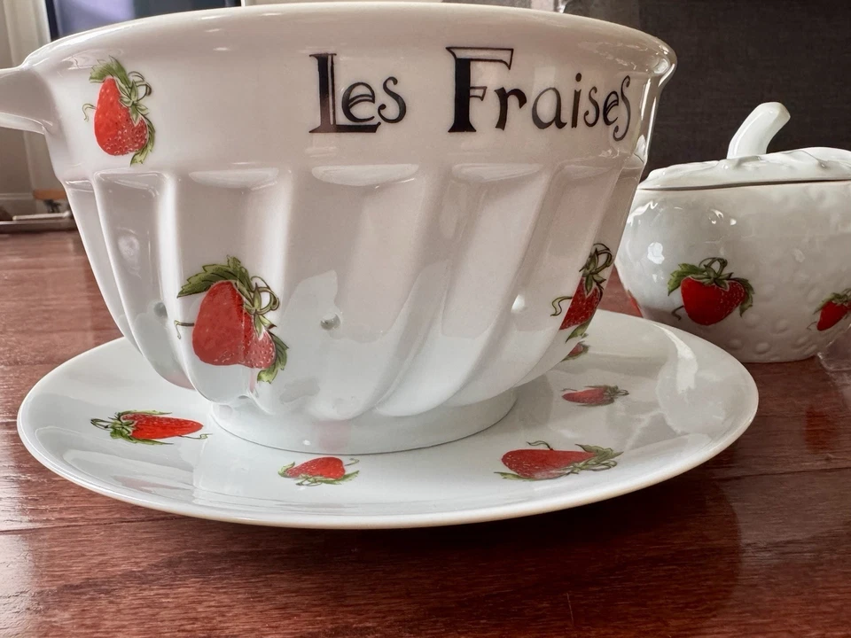 Philippe DESHOULIERES Porcelain Limoges Fruits Strawberry Set Sugar And Colander - Image 4 of 4