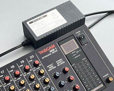 TASCAMのMTR、 おまけ有り The Legendary 144 Portastudio Multitrack (MTR) Cassette Recorder