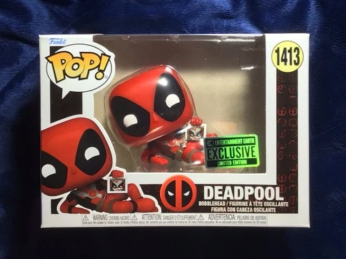 Funko Pop! Deadpool (Hearts) #1413 Entertainment Earth Exclusive + Protector