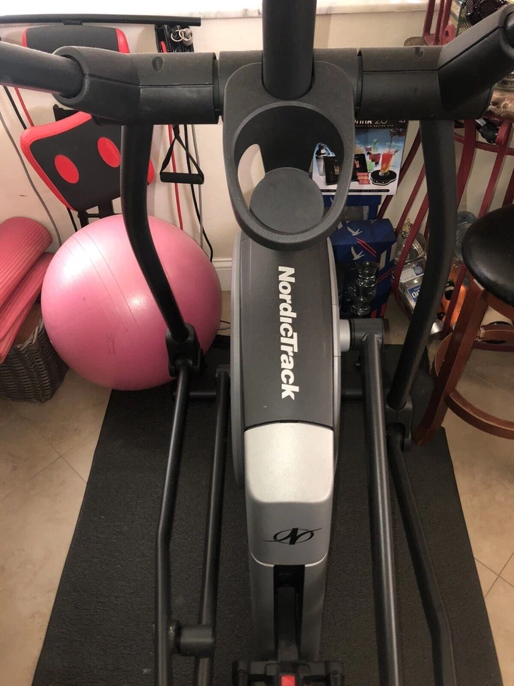 NordicTrack e7.52 Elíptica Usada En Excelente Estado Funcionando Gimnasio en Casa Foto 3 de 4