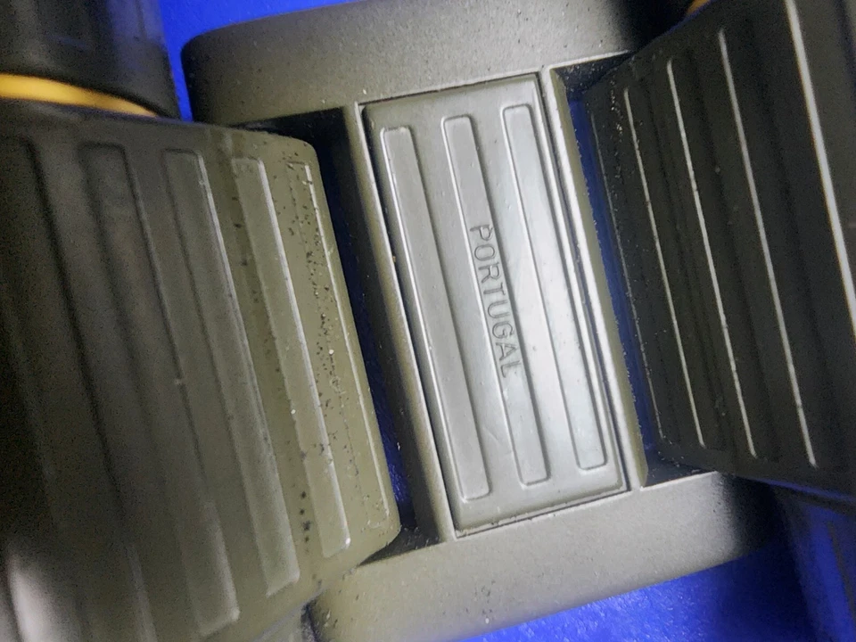 Vintage Compact Green Leupold 9x25A Gold Ring Binoculars  Made in Portugal - Image 4 of 4