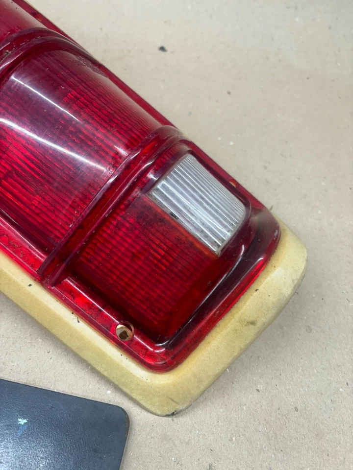 1981 年 89 1993 年道奇 Ram 卡车 D250 D350 D150 项目尾灯左 93-96 达科他? — 第 2/4 张图片