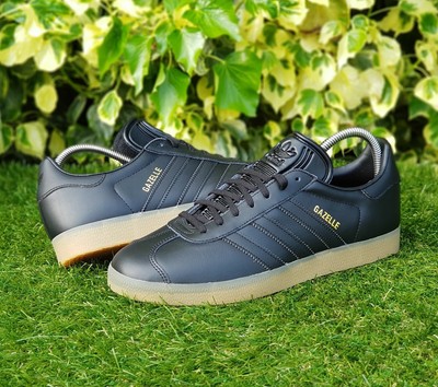 triple black gazelle