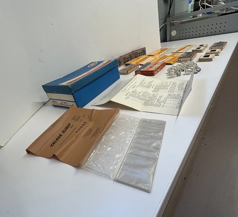 Lote de vista de diapositivas de color montadas en Hong Kong, bombillas flash M2, 12 fundas vacías Foto 3 de 4