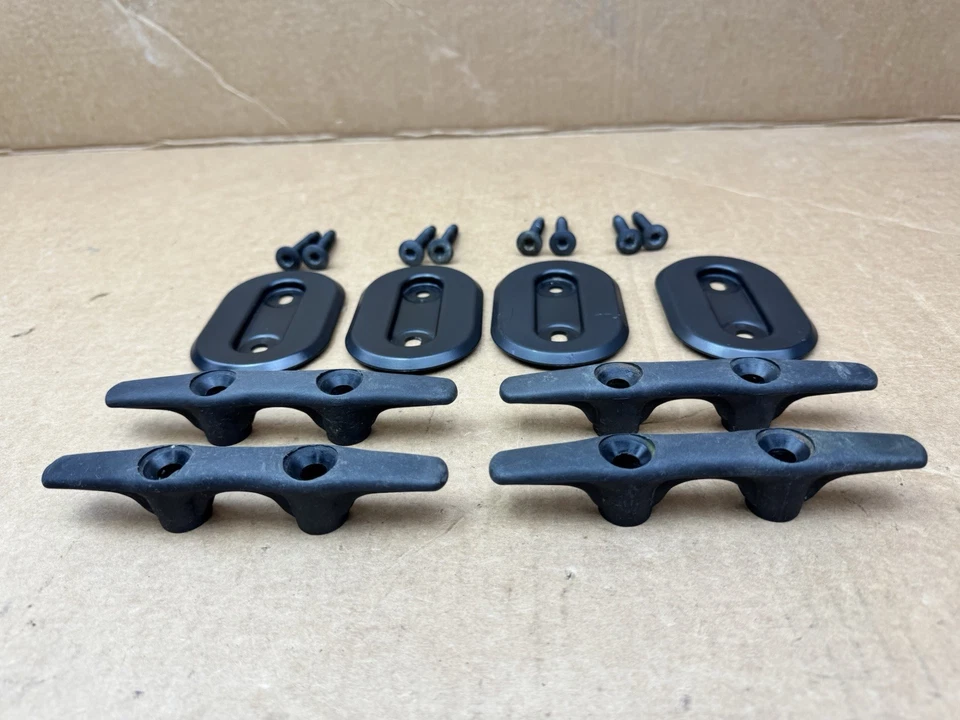Комплект из 4 оригинальных черных крючков для крепления кузова Dodge Ram 1500 2500 2002-2008 годов выпуска с болтами - Изображение 2 из 4