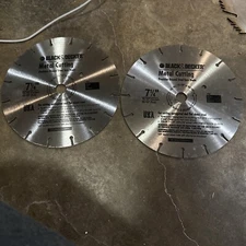 lot of 2 metal cut Black & Decker 7 1/4 in SAW BLADE 73-197